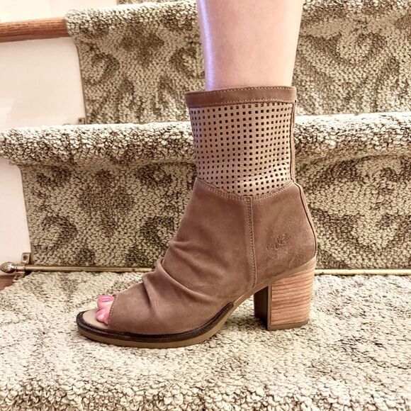 Bos. & Co. Celine Suede Open Peep Toe Boots Bootie in Taupe Size 37 or 7 EEUC - Picture 3 of 8